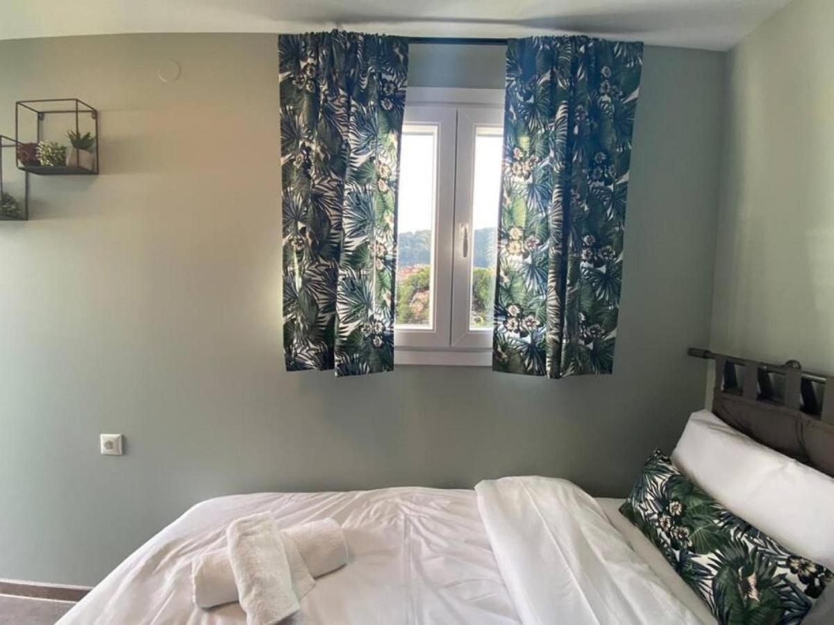 Rooftop Apartment With Garden In Ioannina Ngoại thất bức ảnh